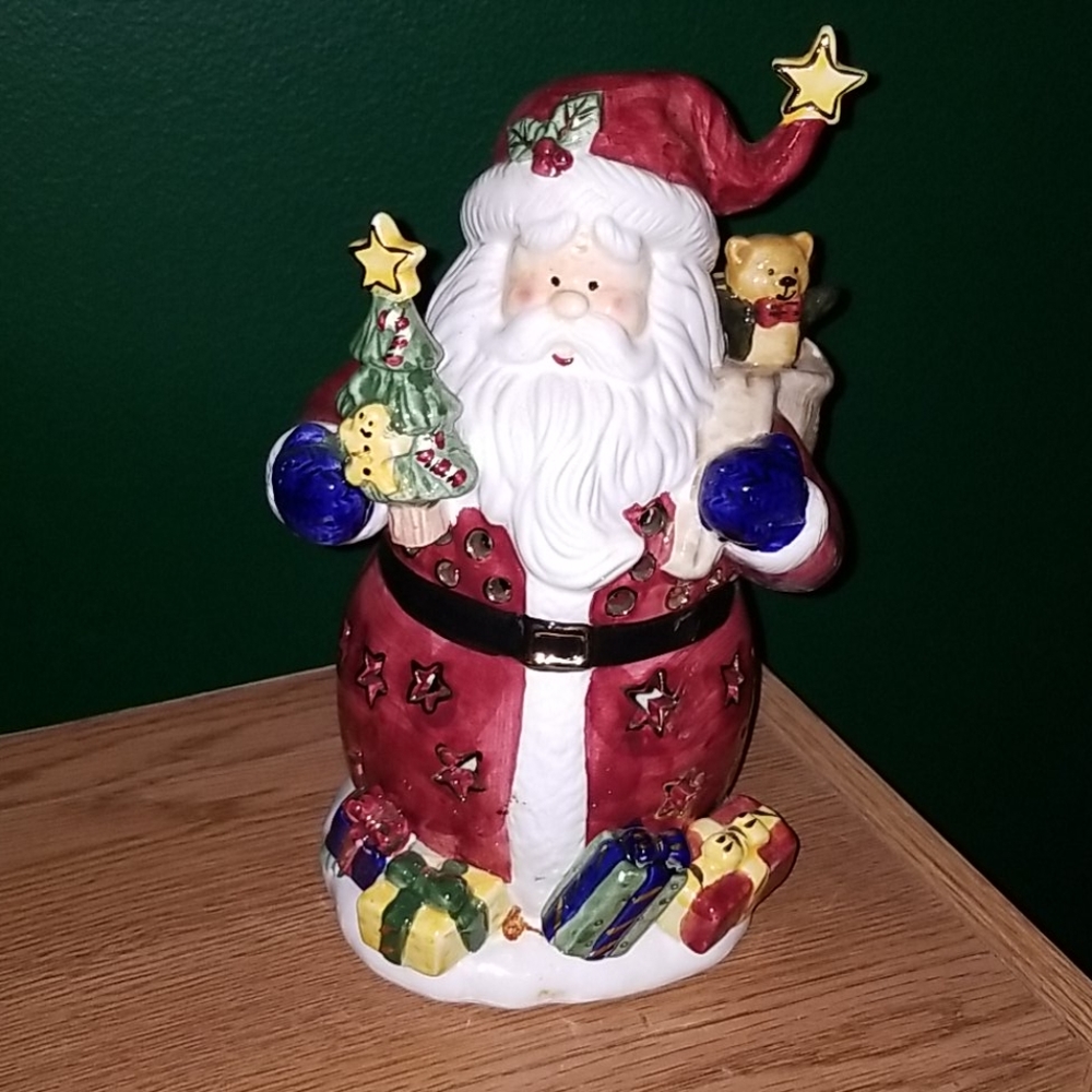 New Santa Claus that uses tea lights.